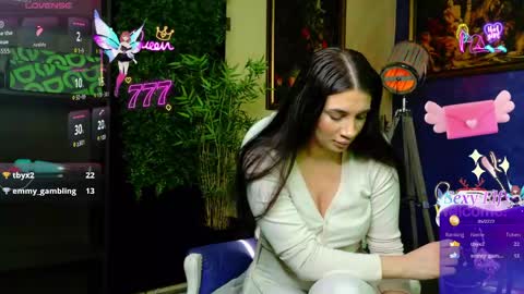 Nicolle online show from 05/15/26, 09:16