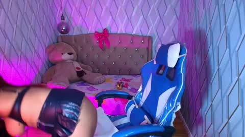 Nicolle Miley online show from 01/10/26, 04:36