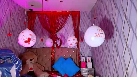 Nicolle Miley online show from 02/15/26, 04:42