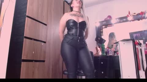 Snapshot of nicolmiss chatting on 05/13/26, 06:27 nicolmiss online show from 05/13/26, 06:27