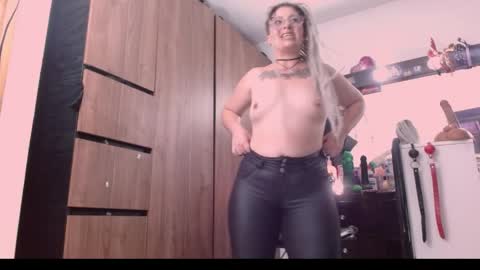 Snapshot of nicolmiss chatting on 05/15/26, 11:56 nicolmiss online show from 05/15/26, 11:56