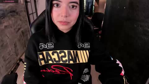 Snapshot of nicolross_ chatting on 11/09/25, 04:38 NicolRoss online show from 11/09/25, 04:38