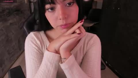 Snapshot of nicolross_ chatting on 11/18/25, 03:05 NicolRoss online show from 11/18/25, 03:05