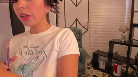 Snapshot of nicolross_ chatting on 12/03/25, 09:02 NicolRoss online show from 12/03/25, 09:02