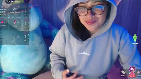 Snapshot of nicte_t chatting on 09/14/25, 01:21 Nic online show from 09/14/25, 01:21