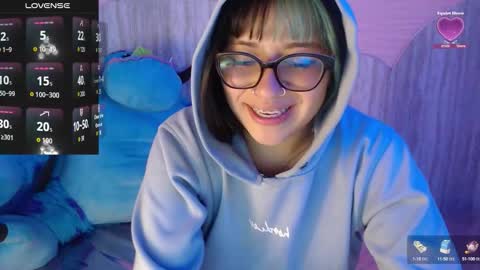 Snapshot of nicte_t chatting on 09/23/25, 08:56 Nic online show from 09/23/25, 08:56