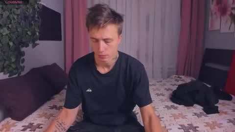 Snapshot of nigelstrikers chatting on 09/28/25, 04:40 nigelstrikers online show from 09/28/25, 04:40