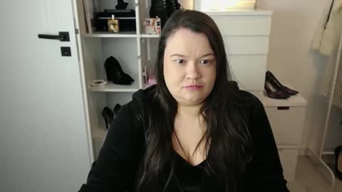 Holly online show from 04/03/26, 04:21