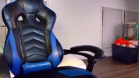 Snapshot of nightlifecouple chatting on 09/25/25, 04:16 nightlifecouple online show from 09/25/25, 04:16