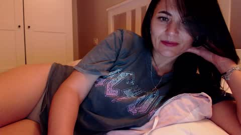 leona online show from 09/30/25, 08:58