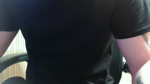 Snapshot of niglo620 chatting on 04/12/26, 09:03 niglo620 online show from 04/12/26, 09:03