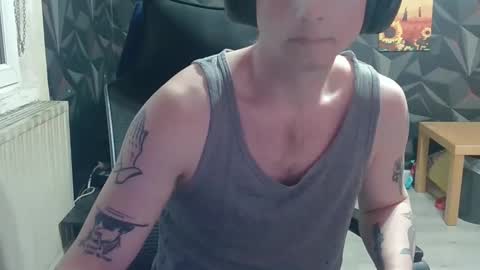 Snapshot of niglo620 chatting on 04/13/26, 01:05 niglo620 online show from 04/13/26, 01:05