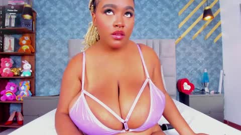 NiiaMoore online show from 04/06/26, 07:26