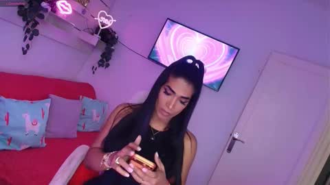 Nicolle Bustamante online show from 01/18/26, 06:34