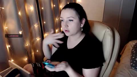 nikaking22 online show from 12/19/25, 05:09