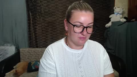 Snapshot of nikaskylink chatting on 09/08/25, 06:07 Nika online show from 09/08/25, 06:07