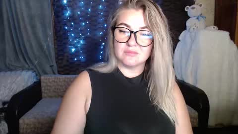 Snapshot of nikaskylink chatting on 10/17/25, 08:00 Nika online show from 10/17/25, 08:00