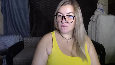 Snapshot of nikaskylink chatting on 10/29/25, 03:31 Nika online show from 10/29/25, 03:31