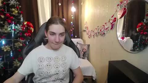 Snapshot of nikastarkk chatting on 12/17/24, 12:12 nikastarkk online show from 12/17/24, 12:12