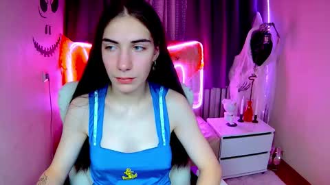 Snapshot of nikastarkk chatting on 10/17/25, 07:55 nikastarkk online show from 10/17/25, 07:55