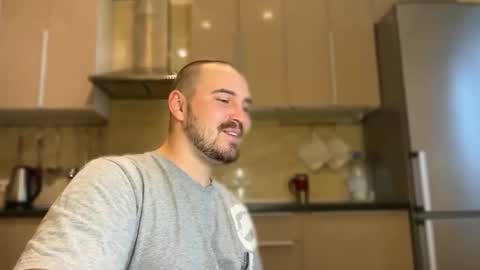 Snapshot of nikbusiness chatting on 09/19/25, 01:34 Nick online show from 09/19/25, 01:34