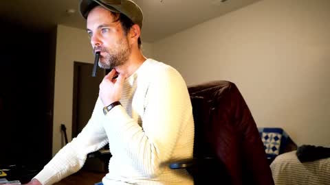 Snapshot of nikejude56 chatting on 10/10/25, 01:15 Nike Jude online show from 10/10/25, 01:15