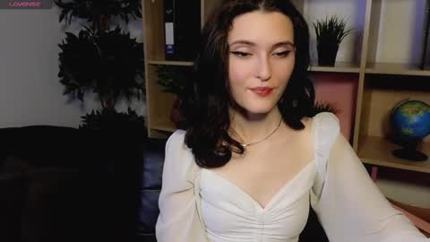 Snapshot of niki_cutes chatting on 01/12/25, 04:42 niki_cutes online show from 01/12/25, 04:42