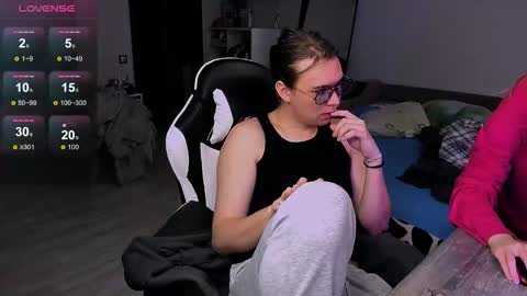 Snapshot of niki_nik0 chatting on 10/21/25, 09:37 niki_nik0 online show from 10/21/25, 09:37