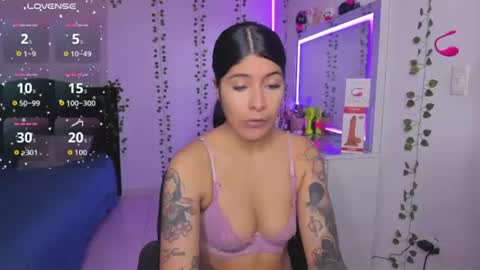 Snapshot of nikibryce_ chatting on 06/17/26, 01:08 Niki online show from 06/17/26, 01:08