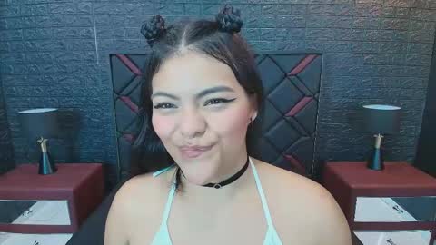 Snapshot of nikibunn chatting on 05/23/26, 01:04 NIKI online show from 05/23/26, 01:04