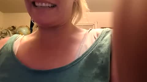 nikki32313 online show from 04/17/26, 09:23