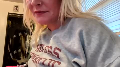 nikki32313 online show from 05/08/26, 10:20