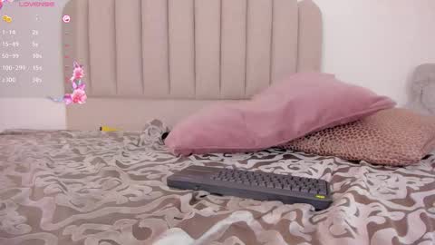 Snapshot of nikki_angel_ chatting on 02/15/25, 11:14 NIkki Angel online show from 02/15/25, 11:14