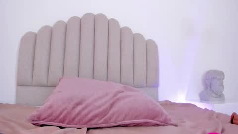 Snapshot of nikki_angel_ chatting on 02/18/25, 11:52 NIkki Angel online show from 02/18/25, 11:52