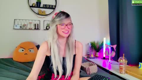 Kitty Chatte online show from 01/11/25, 10:40