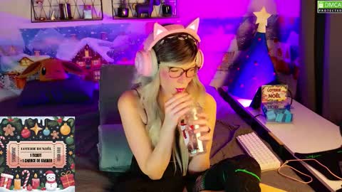 Kitty Chatte online show from 12/17/25, 09:21