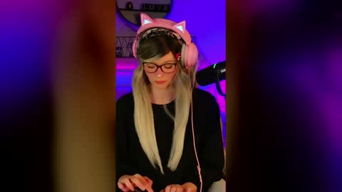 Snapshot of nikki_goldberg chatting on 05/13/26, 01:19 Kitty Chatte online show from 05/13/26, 01:19