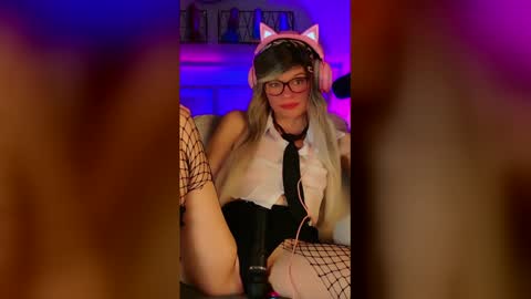 Snapshot of nikki_goldberg chatting on 05/16/26, 07:05 Kitty Chatte online show from 05/16/26, 07:05