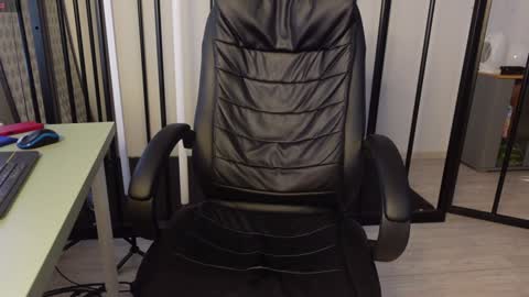 nikki online show from 12/13/24, 09:46