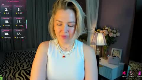 Snapshot of nikki_kai chatting on 10/20/25, 12:44 Nikki online show from 10/20/25, 12:44