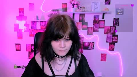 Snapshot of nikki_kiss_ chatting on 04/23/26, 12:29 nikki_kiss_ online show from 04/23/26, 12:29