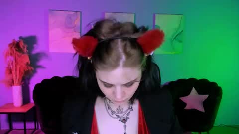 Snapshot of nikki_kiss_ chatting on 04/27/26, 08:56 nikki_kiss_ online show from 04/27/26, 08:56