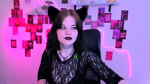 Snapshot of nikki_kiss_ chatting on 05/25/26, 09:15 nikki_kiss_ online show from 05/25/26, 09:15