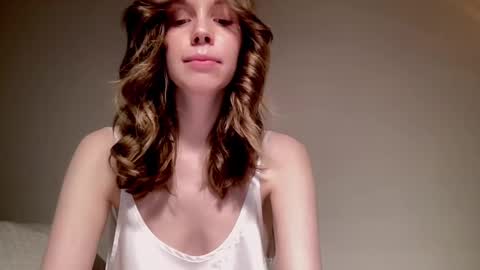 Snapshot of nikki_mi chatting on 12/20/24, 01:43 Nikki online show from 12/20/24, 01:43
