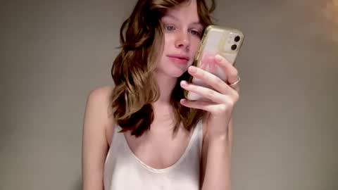 Snapshot of nikki_mi chatting on 12/22/24, 10:06 Nikki online show from 12/22/24, 10:06