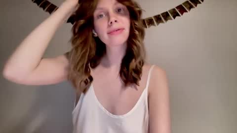 Snapshot of nikki_mi chatting on 12/27/24, 01:18 Nikki online show from 12/27/24, 01:18