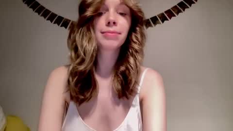 Snapshot of nikki_mi chatting on 01/16/25, 01:14 Nikki online show from 01/16/25, 01:14
