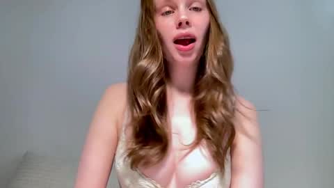 Snapshot of nikki_mi chatting on 05/06/26, 10:20 Nikki online show from 05/06/26, 10:20
