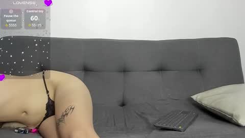 nikki_uwu online show from 12/04/25, 08:06