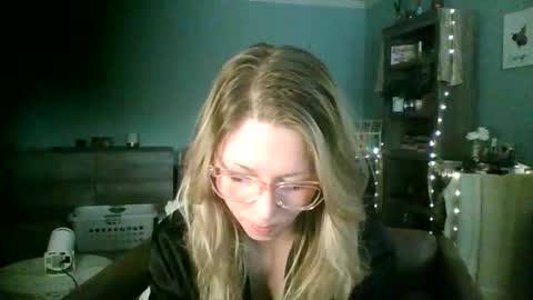 nikkib653466 online show from 01/13/26, 06:57